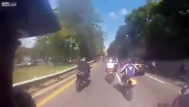 Violente course-poursuite à New York : un gang de moto pourchasse une voiture