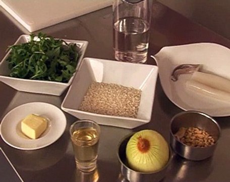 Calamars farcis au risotto et pesto de roquette