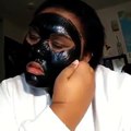 Beauté : le masque noir qui déchire... La peau !