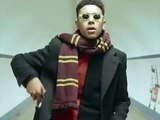 Public Buzz : Un jeune artiste rappe sur la musique d'Harry Potter et déchaîne les réseaux sociaux