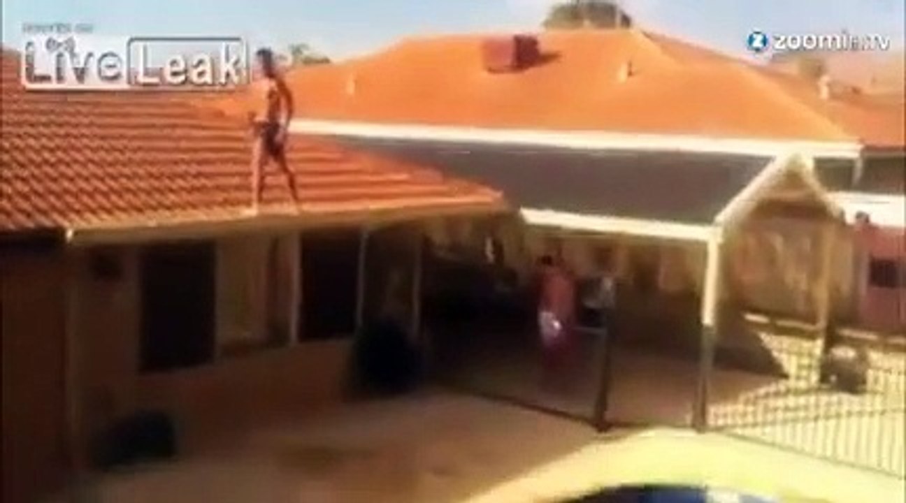 Un saut arrière très, très périlleux