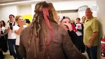 Déguisé en Jack Sparrow, Johnny Depp fait une visite surprise aux enfants malades d'un hôpital