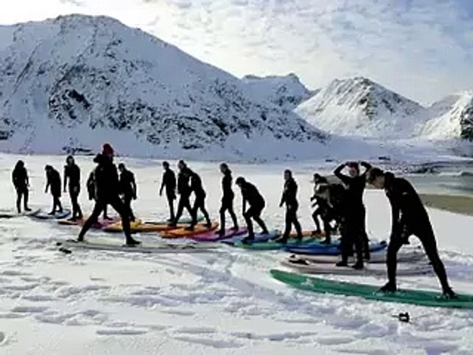 La vague glacée des Lofoten, trésor des surfeurs de l'extrême