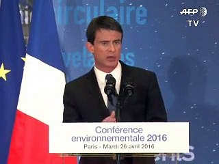 Traité Tafta: Valls hausse le ton, à l'unisson de la classe politique