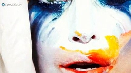 Lady Gaga pose nue encore une fois!