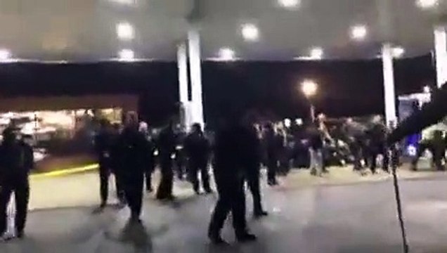 La police de St Louis en action après la mort d'un jeune noir