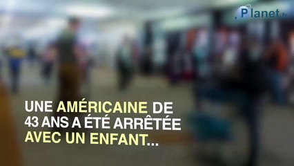 Une Américaine arrêtée à l'aéroport avec un bébé dans son bagage à main