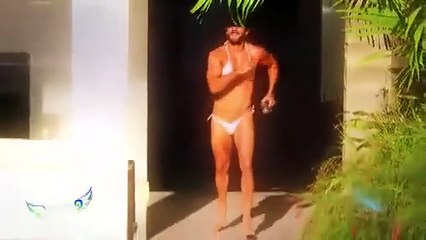 Les Anges : Quand Thomas vole le bikini de Sarah, le résultat est... super sexy !