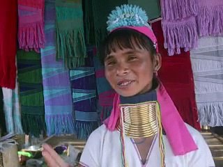 Birmanie: les "femmes girafes" rêvent d'un autre tourisme pour leur région