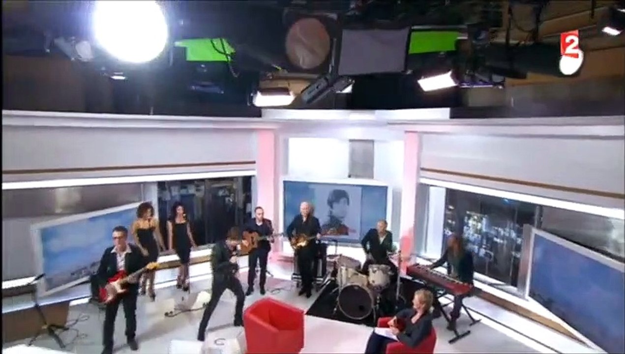 Thomas Dutronc "piège" Elise Lucet en la faisant chanter en direct