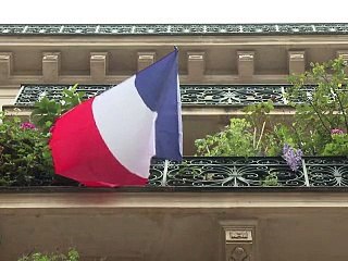 Pendant l'hommage, Paris se fige pour "ne jamais oublier"