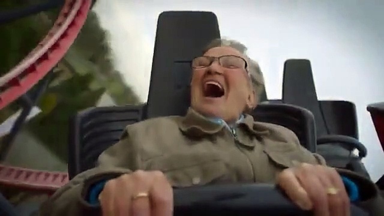 Une mamie dans des montagnes russes