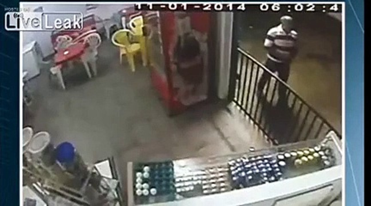 Il se fait amputer des deux jambes après l'effondrement de sa boutique