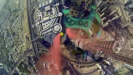 Des Français battent le record du monde de base jump à Dubaï