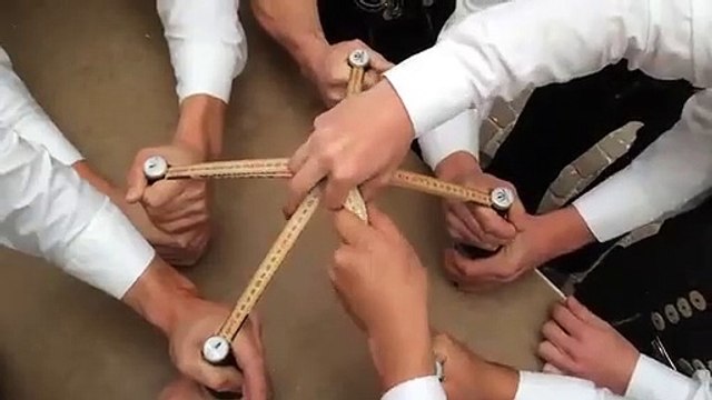 Comment ouvrir cinq bouteilles de bière en même temps ?