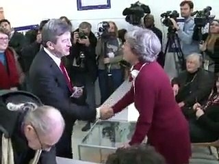 Participation élevée à midi, à  28,29%, malgré une baisse par rapport à 2007