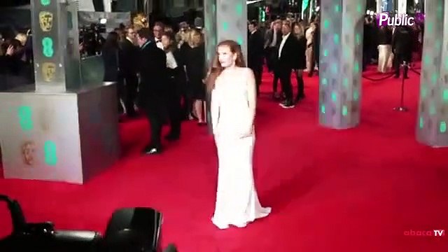 Exclu Vidéo : BAFTA Awards 2016 : Dakota Johnson et Alicia Vikander : Ultra Glamour !