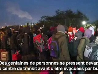 "Jungle" de Calais: démarrée dans le calme, l'évacuation se poursuit