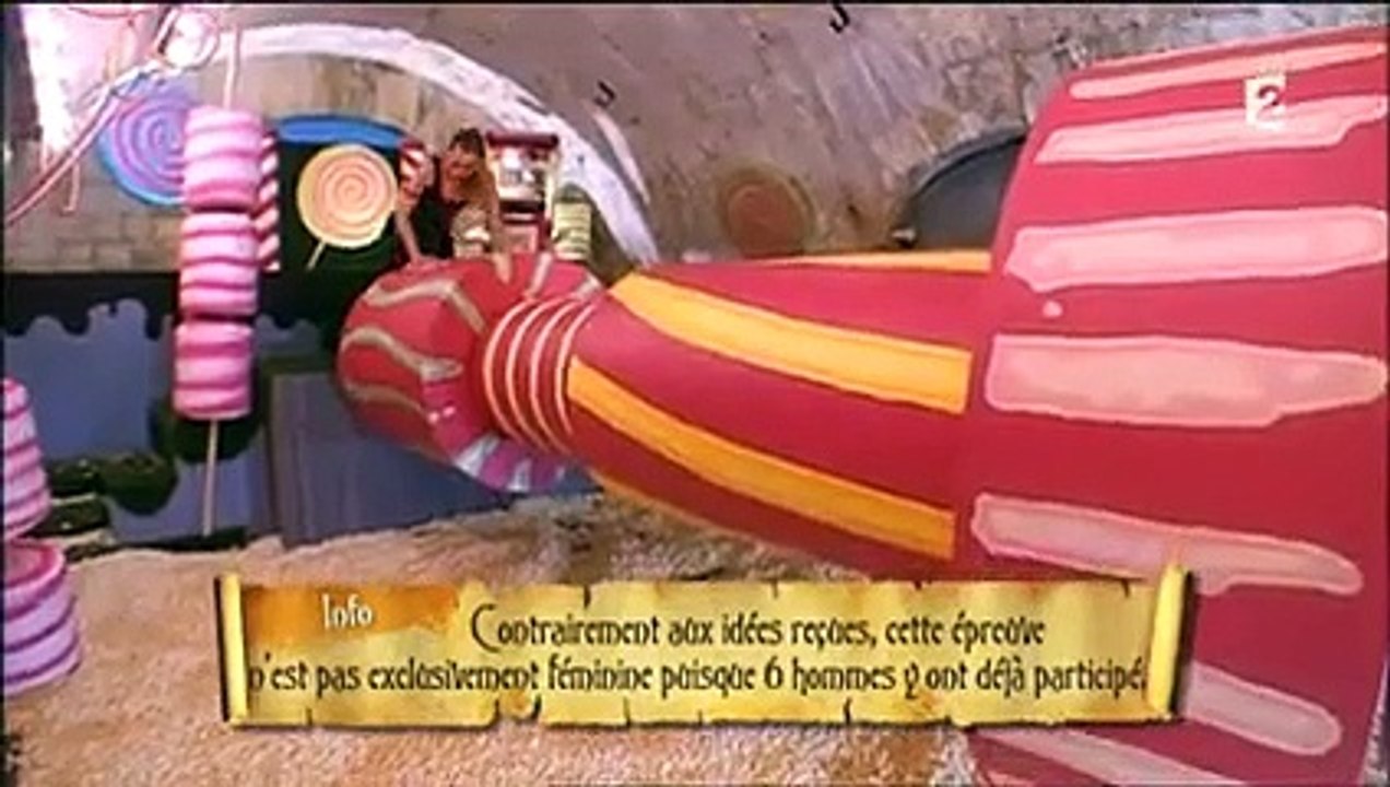 Joy Esther sexy dans l'épreuve des cylindres de Fort Boyard