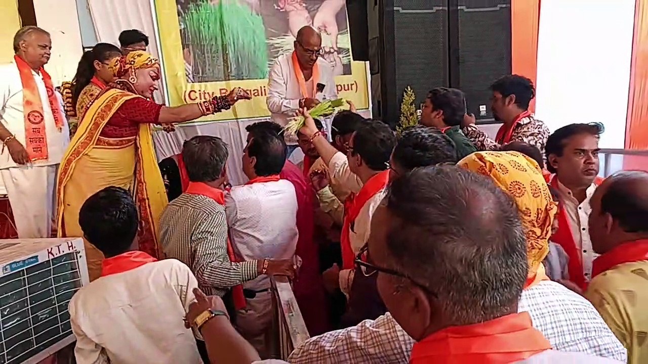 मैं बीजेपी की समर्थक हूं, उसकी विचारधारा एक है- किन्नर महामंडलेश्वर हिमांगी सखी