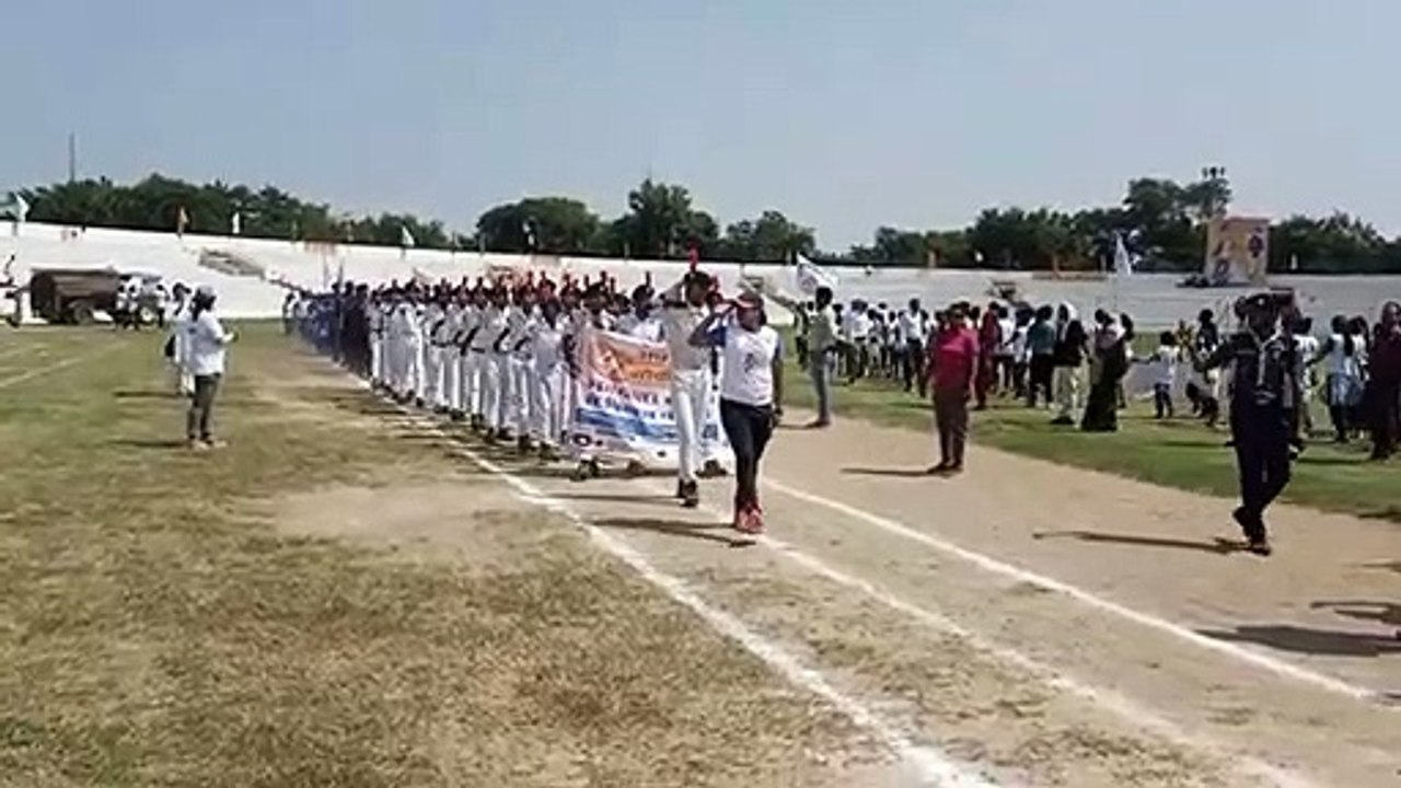 जिला स्तरीय ग्रामीण व शहरी ओलंपिक खेलों में ​खिलाडि़यों किया मार्च पास्ट, देखें वीडियो