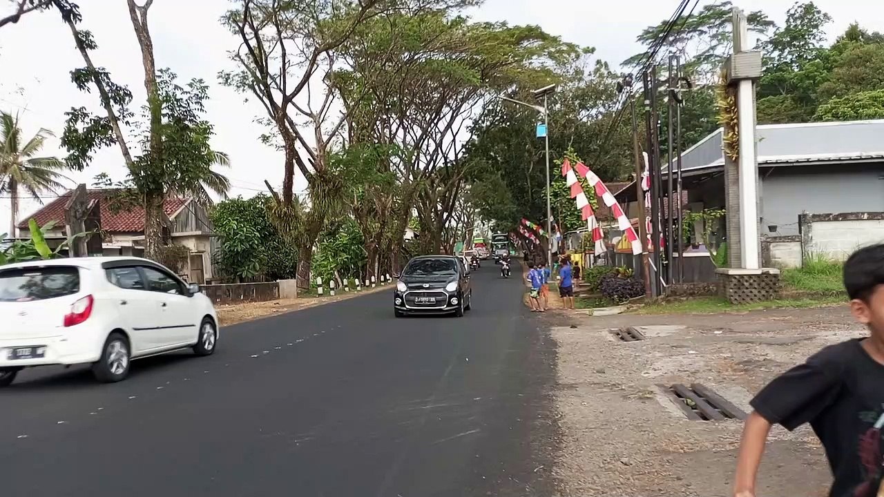 Bus teloletnya gak bunyi euy lah