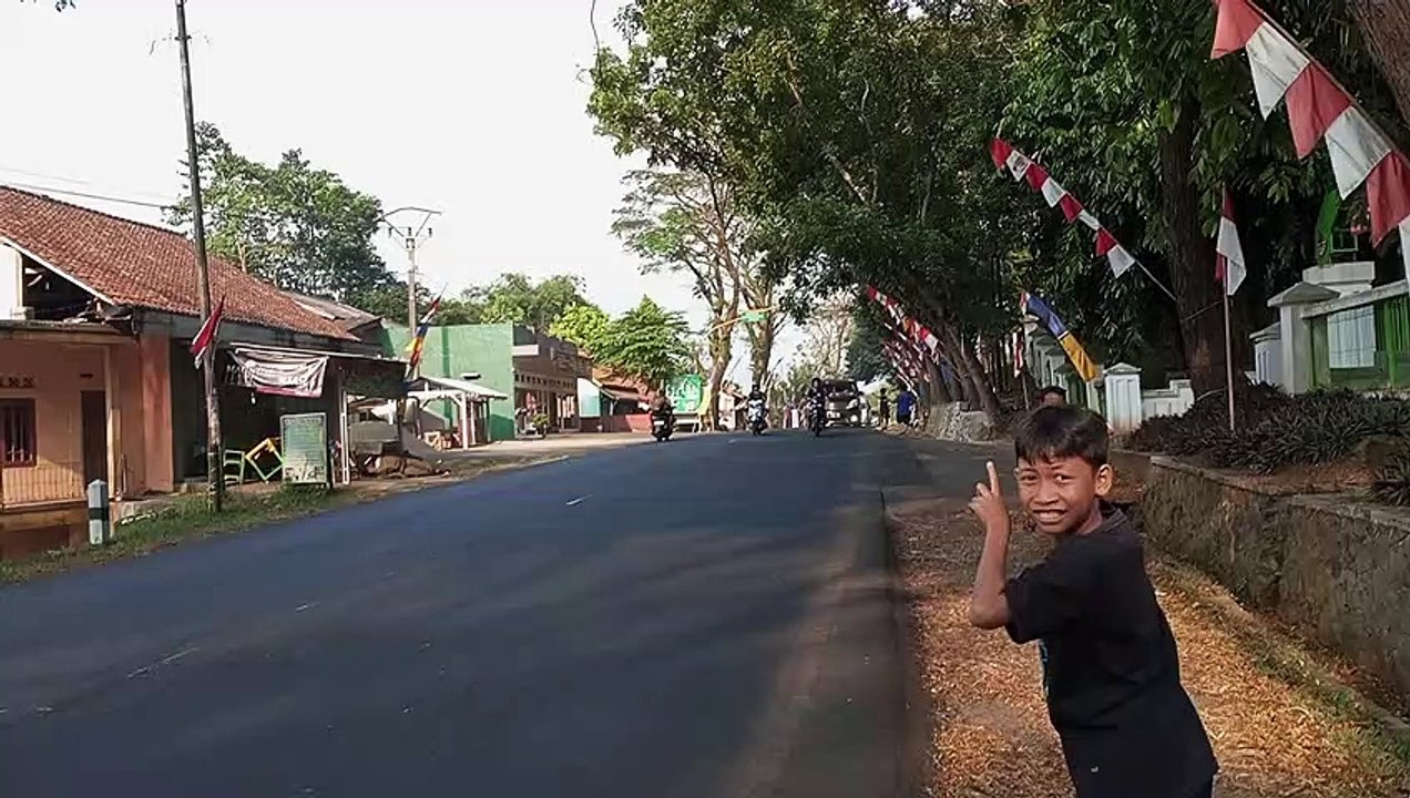 Yahhh ko teloletnya gak ada sih...tapi bunyinya ada...