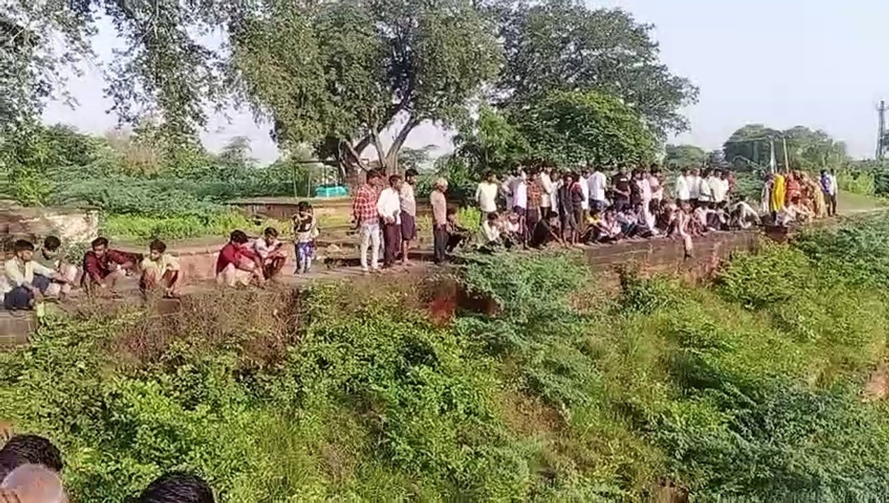 पुकारते रह गए परिजन और जच्चा की बावड़ी में कूद...