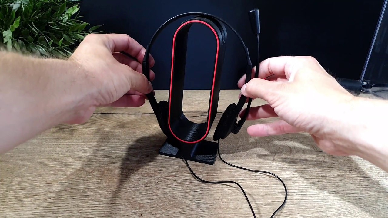 A Really Useful 3D Print - 3D Printed Headphone Stand - Headphone Holder