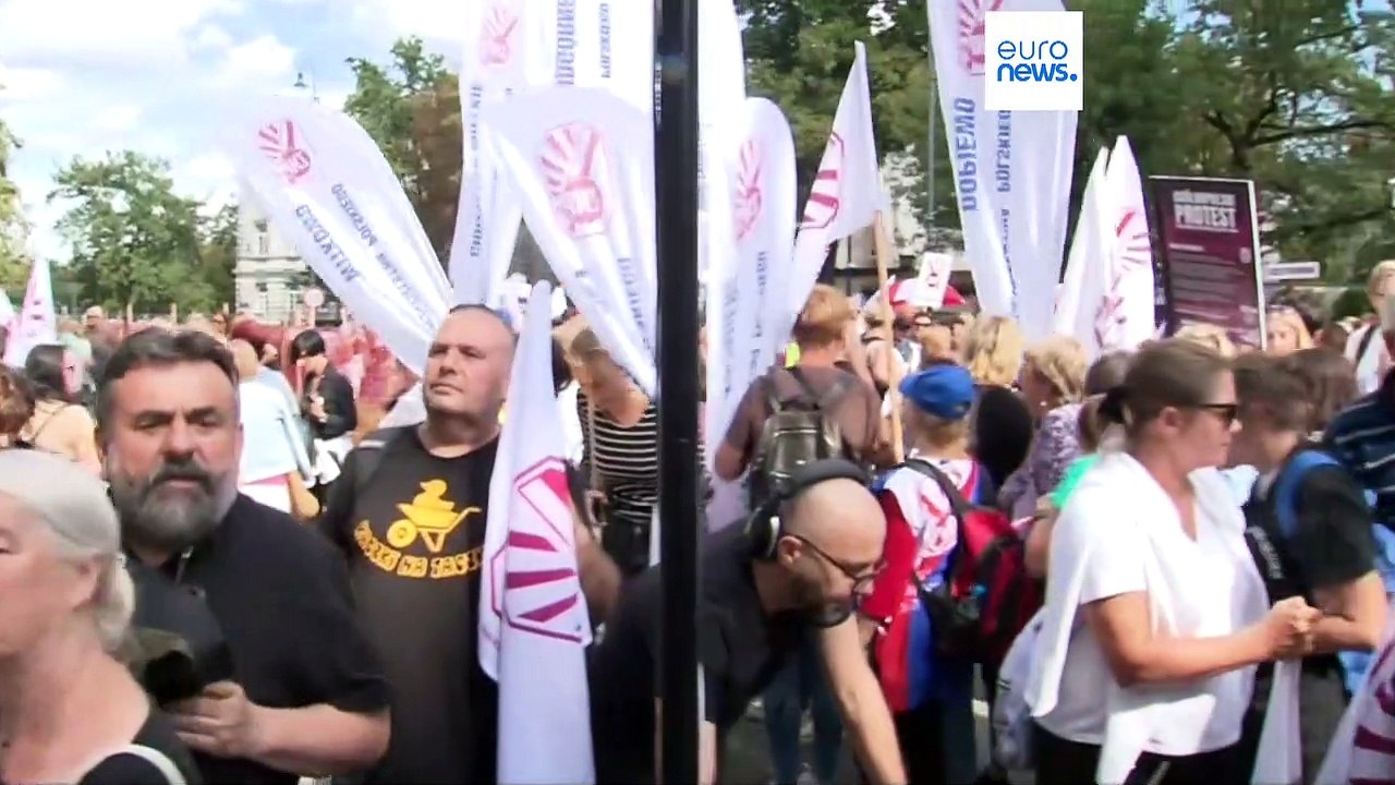 Fusillade, émeutes : lundi, une rentrée des classes parfois pesante pour les élèves européens