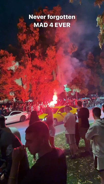 Mad Clip: Πλήθος κόσμου στο σημείο όπου σκοτώθηκε στη Βουλιαγμένης, για τα 2 χρόνια από τον χαμό του