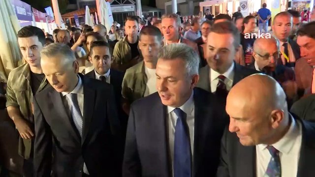 Le maire de la municipalité métropolitaine d'Izmir, Tunç Soyer, a visité la foire internationale d'Izmir