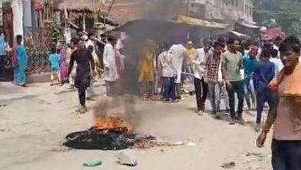 दरभंगा: सड़क दुर्घटना में छात्र की मौत के बाद सड़क जाम, मचा बवाल