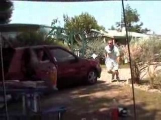 saut de l'ange sur la table de camping