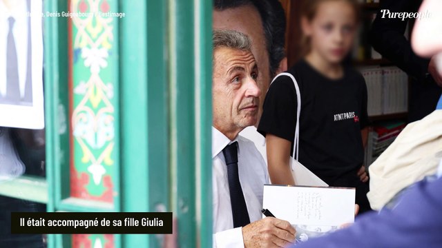 Mostra de Venise 2023 : Carla Bruni et Nicolas Sarkozy enlacés, arrivée très romantique en bateau-taxi