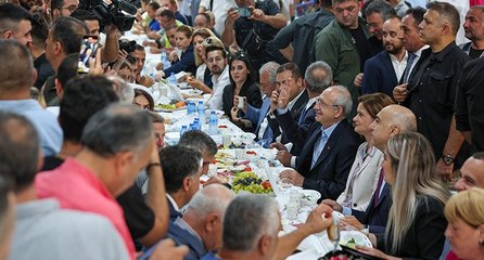 Kılıçdaroğlu, Bakırköy pazar esnafı ile kahvaltı yaptı