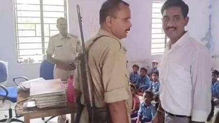 समस्तीपुर: स्कूल में पिस्टल लहराकर युवक ने महिला एचएम को दी हत्या की धमकी, वीडियो ...