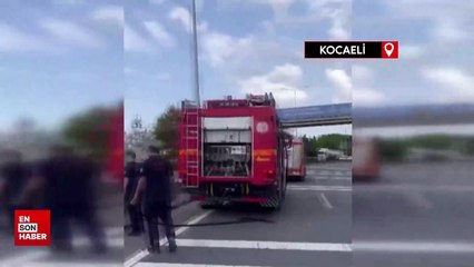 Seyir halindeki hafif ticari araç alev aldı