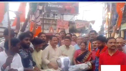 मुजफ्फरपुर: स्कूलों की छुट्टी खत्म करने के विरोध में भाजपा ने फूंका सीएम का पुतला, देखिए