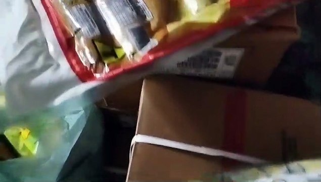 Dono de mercado é preso por vender produtos vencidos