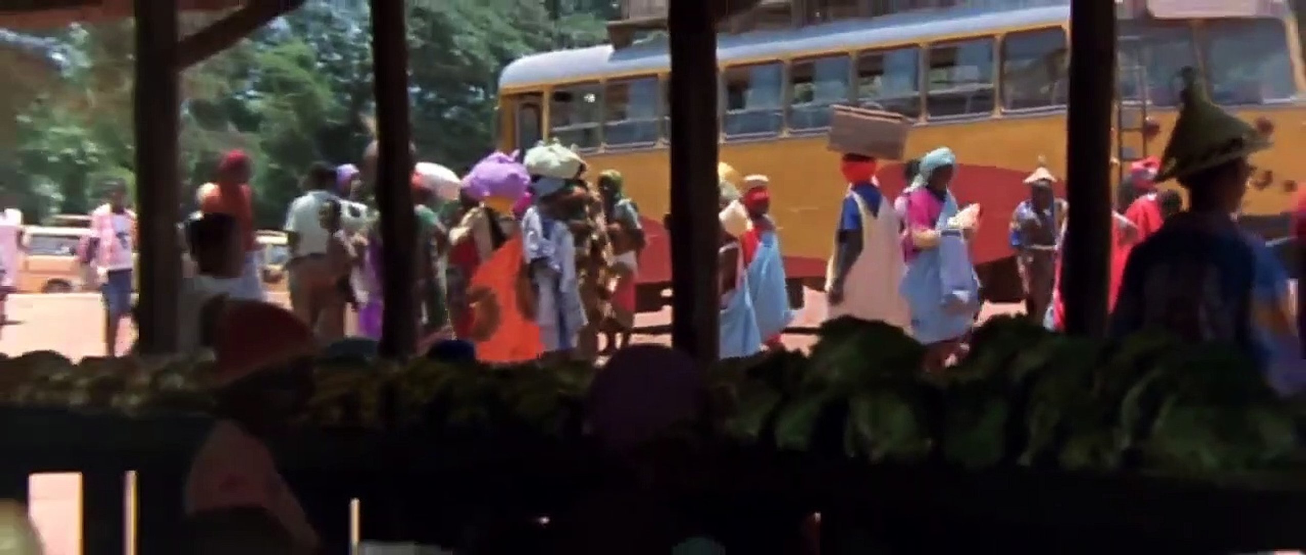 Os Deuses Devem Estar Loucos (1980) Filme Completo Dublado