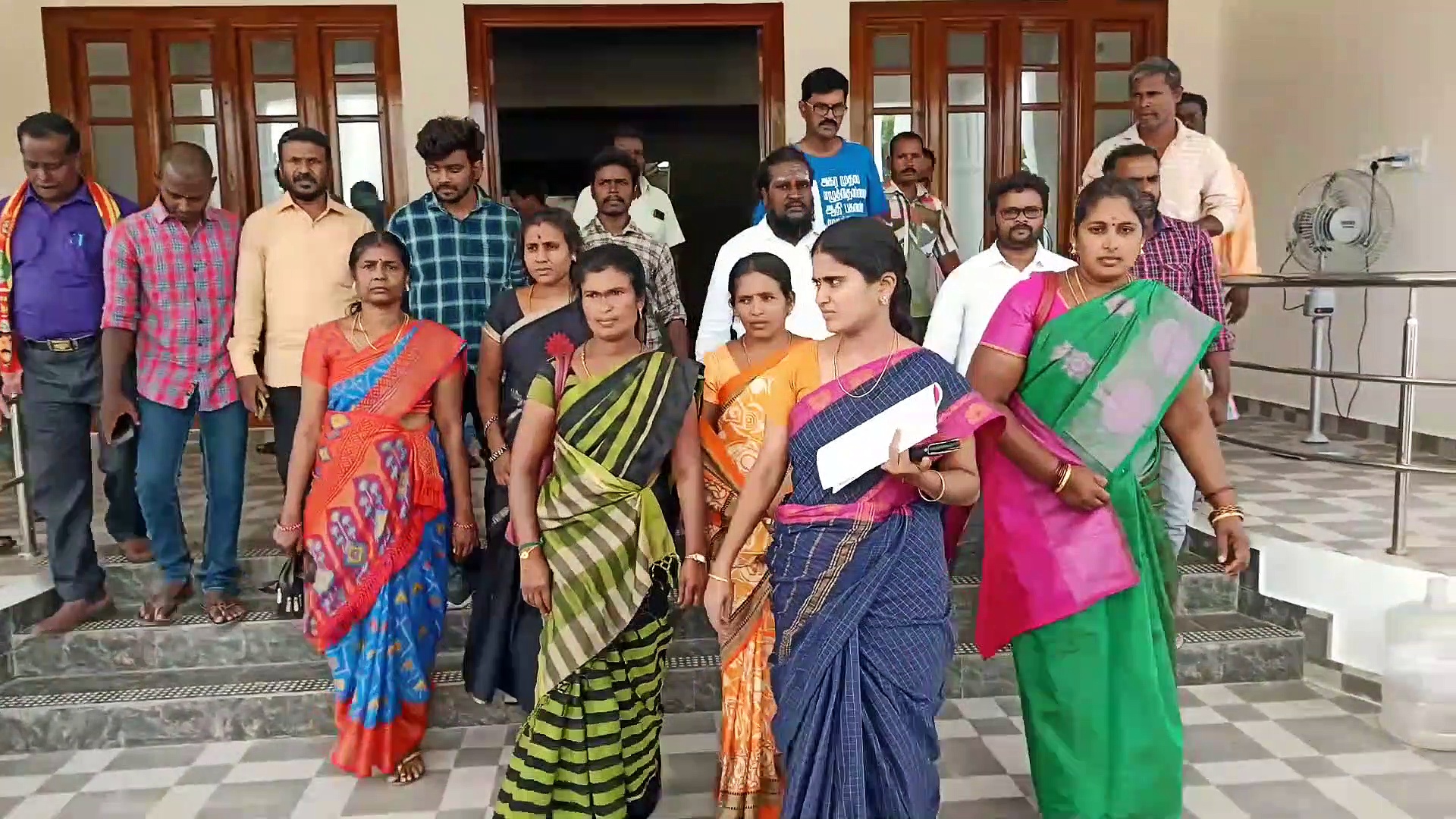 கைது செய்யப்படுகிறாரா சீமான்.? நடிகை விஜய லட்சுமிக்கு ‘பயம்’ காட்டும் நாம் தமிழர் கட்சி - குவியும் புகார்