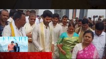 ఫ్యామిలీతో Yadadri Templ కి వచ్చిన Vijay Devarakonda | Kushi Success | Telugu Filmibeat