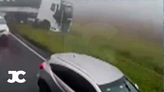 Vídeo mostra momento exato de engavetamento na BR-277