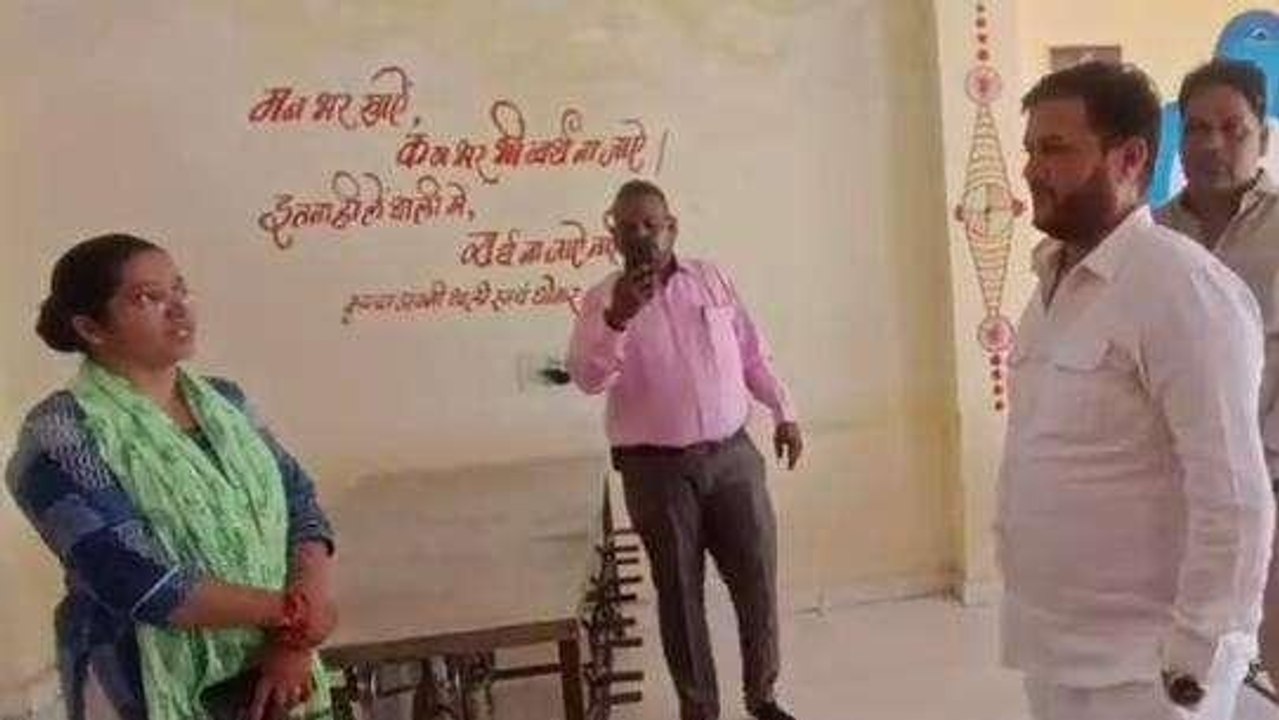 देवास: दीनदयाल रसोई योजना के केंद्र पहुंचे सभापति, चखा भोजन का स्वाद