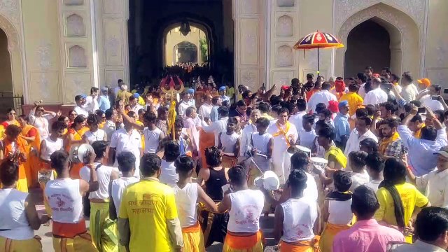 जयपुर में ब्राह्मण महासंगम: पीत रंग में रंगा गुलाबी शहर, दुनिया भर से जुटे विप्र बंधु, जानें किन मांगों को लेकर समाज ने भरी हुंकार, देखें वीडियो