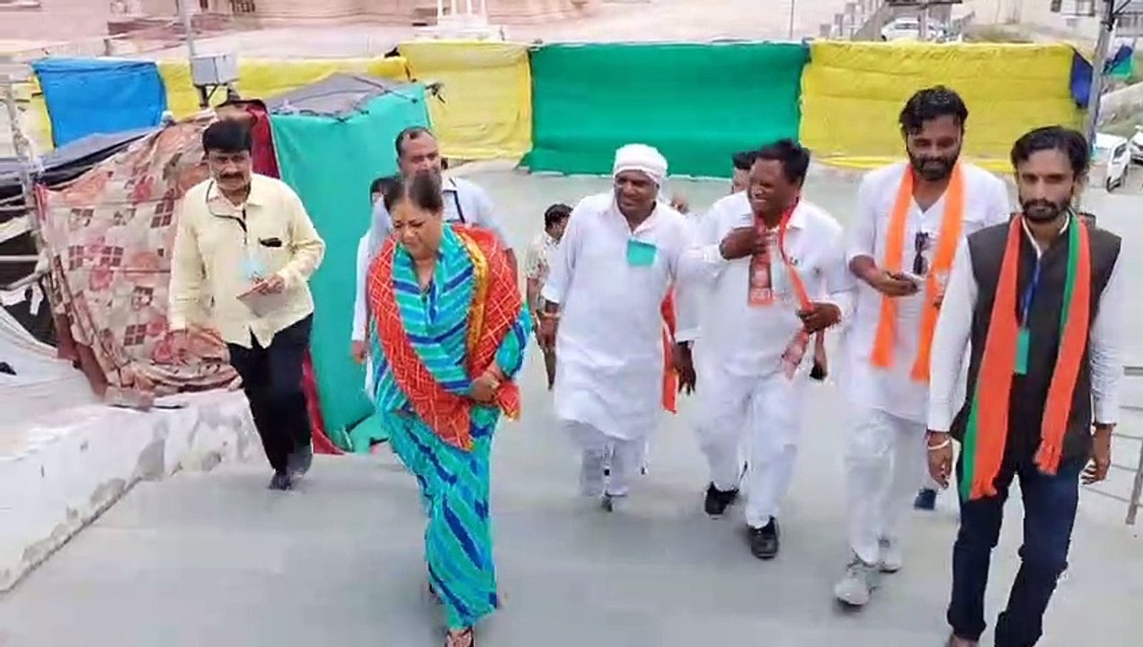 गृहमंत्री शाह पहुंचे बांसवाड़ा, वसुंधरा राजे ने भी किए दर्शन