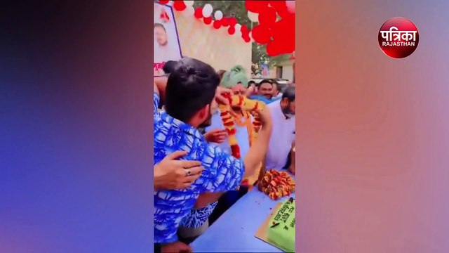 केबिनेट मंत्री महेश जोशी के पुत्र ने अस्पताल में मनाया जन्मदिन, डीजे बजाया, तलवार से काटा केक