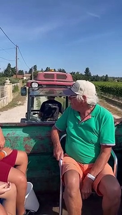 Les vendangeurs d'un jour en route pour les vignes