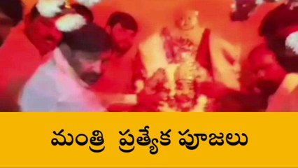 సూర్యాపేట: ముత్యాలమ్మ ఆలయంలో మంత్రి ప్రత్యేక పూజలు